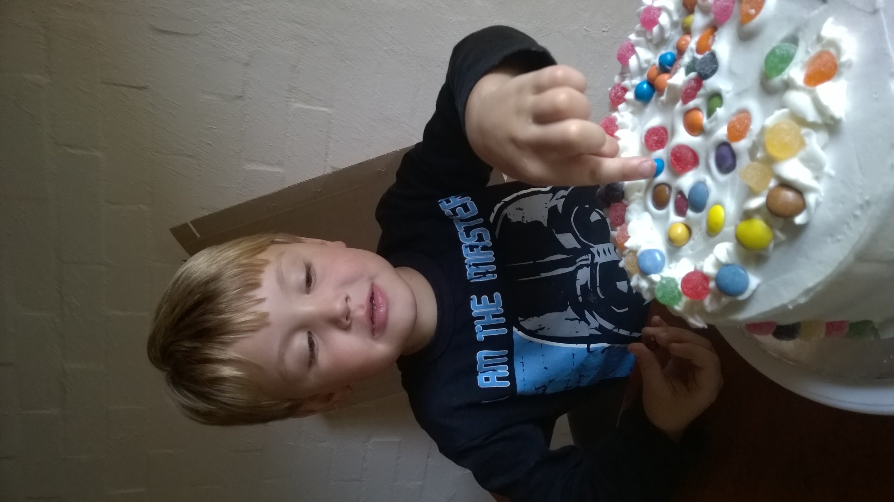 Decorating the cake with candies